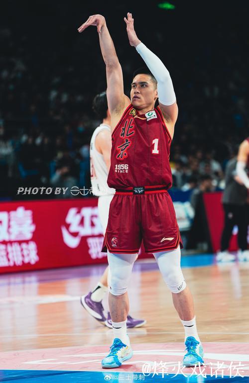 陈盈骏:球队人员很齐整,一直在磨合寻找好的搭配组合 陈盈骏:球队人员很齐整,一直在磨合寻找好的搭配组合