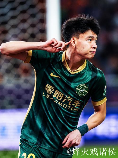 王钰栋领跑中超射手榜！国足首发呼之欲出？