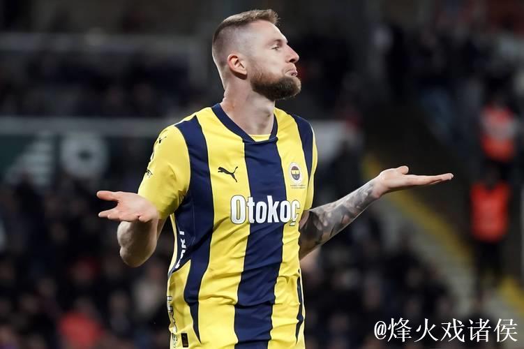 土媒：费内巴切在同时谈4-5名中卫