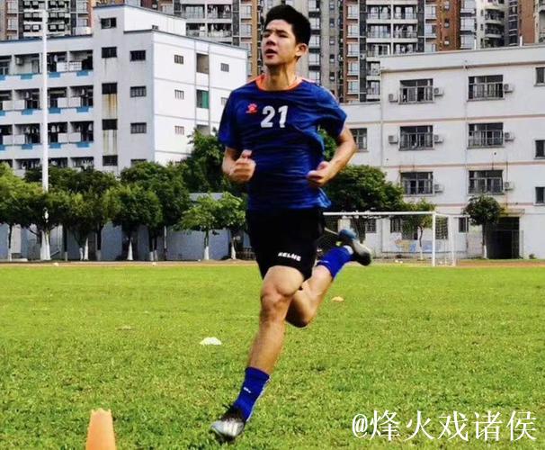 25岁职业球员改行卖肠粉:对中国足球死心了 25岁职业球员改行卖肠粉:对中国足球死心了